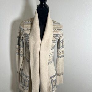 Elegant Cream and Gray Geometric Cardigan
